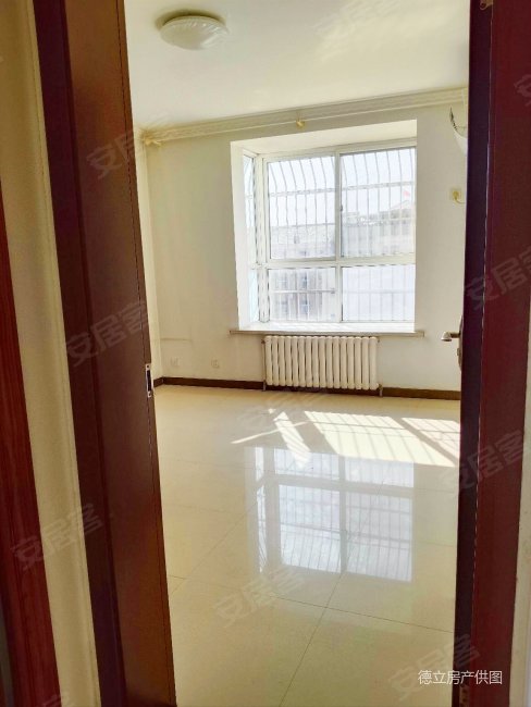 筑城国际花园 中间楼层采光好 南北通透 装修好 双卫生间