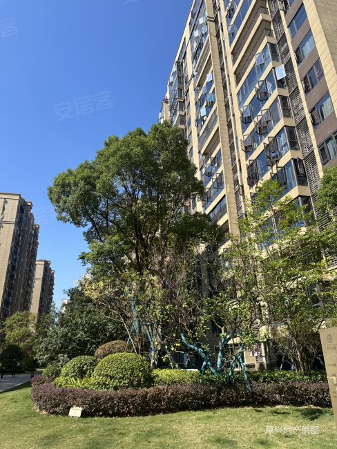 保利东郡 次新小区 带电梯 刚需小三居 近地铁 正规商品房
