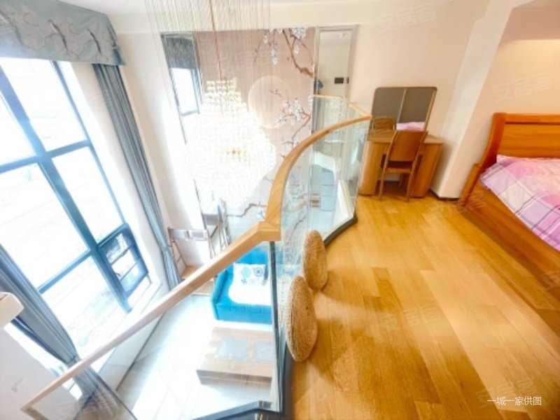 证在手,急售地铁口 恒大名都 精装loft 带家具家电