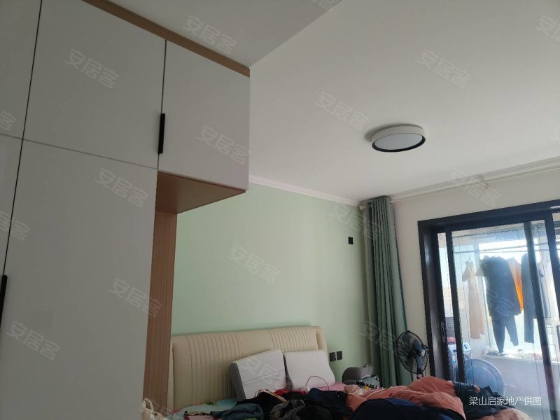 龙城公馆(梁山)3室2厅2卫134㎡南北128万