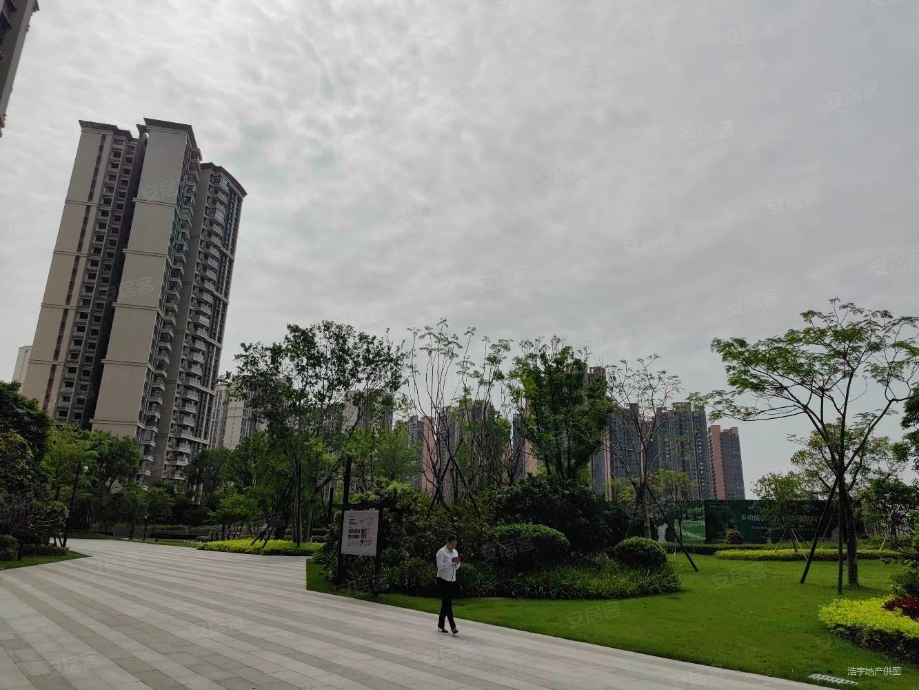 骏珑汇景湾4室2厅2卫106.4㎡南132万