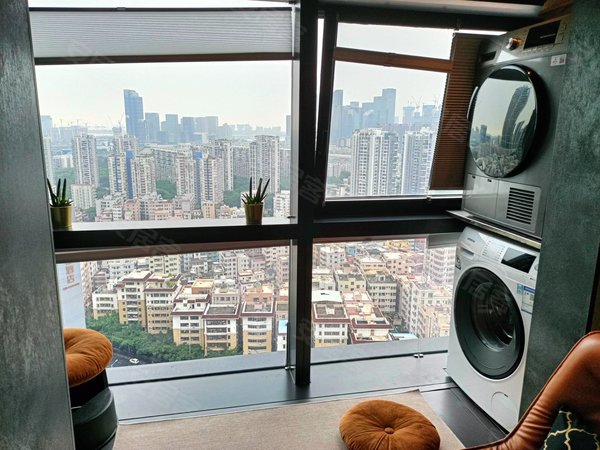 深圳南山南油华联城市中心9号线地铁口 华联城市中心u舍高楼层精装1房