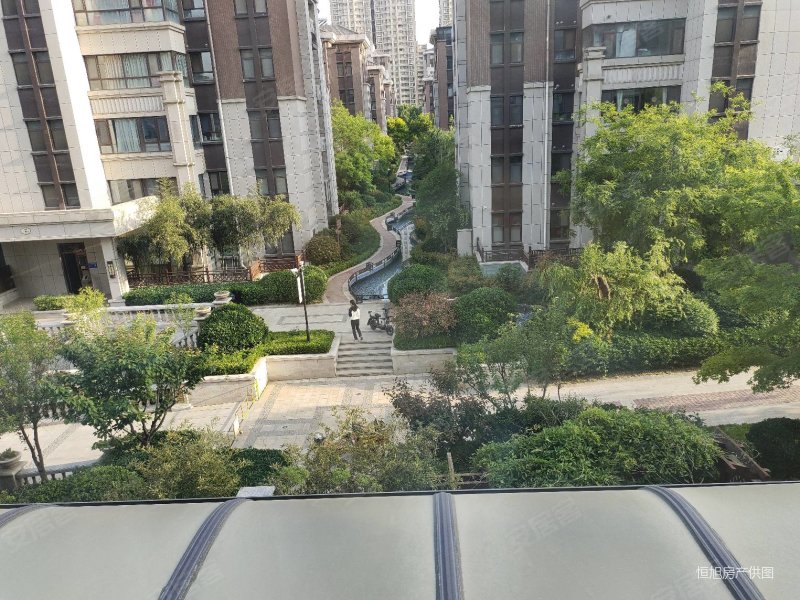 上城国际a区3室2厅2卫136.6㎡南北150万