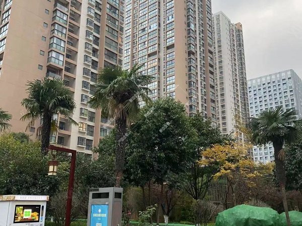 昆明西山大商汇润城2区润城二期精装一室带家具家电拎包入住出租房源