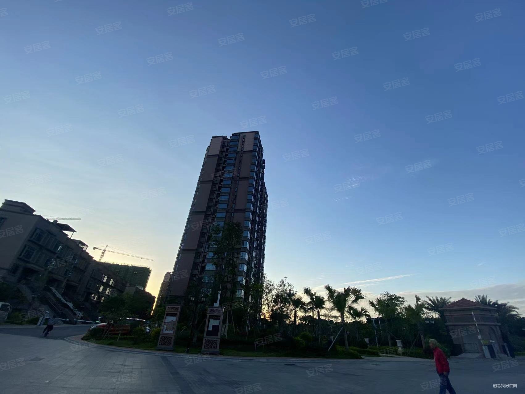 海逸豪庭尚都二期靠近水景带业主急售490万钥匙在售看房马上走