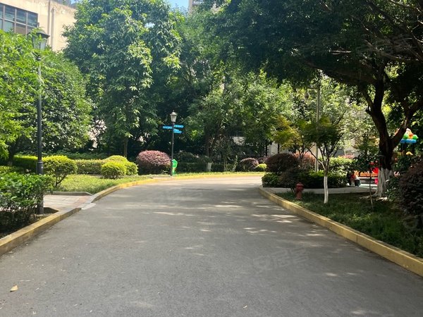 重庆渝北空港新城桂馥家园桂复家苑精装修三房出租,门口公交车站交通