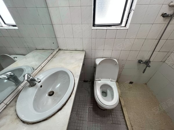 广州番禺南浦丽江花园丽字楼丽字楼电梯高层三房,房子干净整洁,拎包