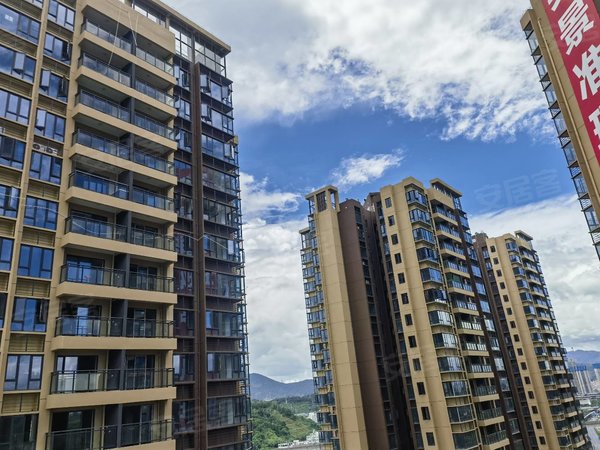 深圳龙岗大运乐城(二期)乐城,荷坳地铁站,精装四房两厅出租,免停车费