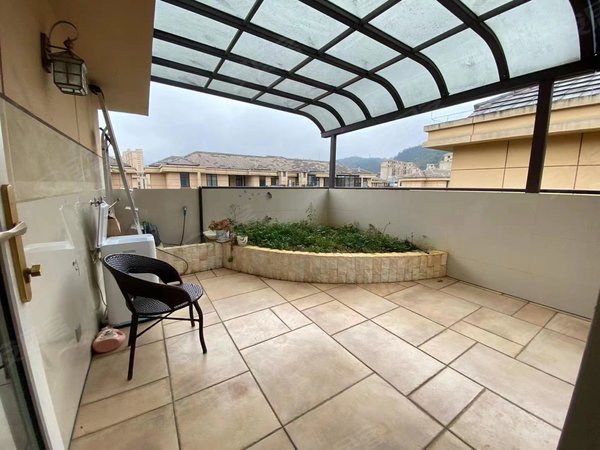 飞洋华府,2500一个月高品质小区带车位出租,重点有露台花园,兴义租房