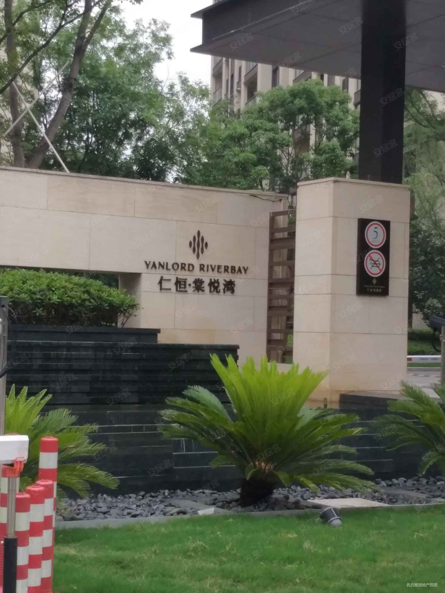 降价急售仁恒棠悦湾豪装三大件未入住地铁口看房方便