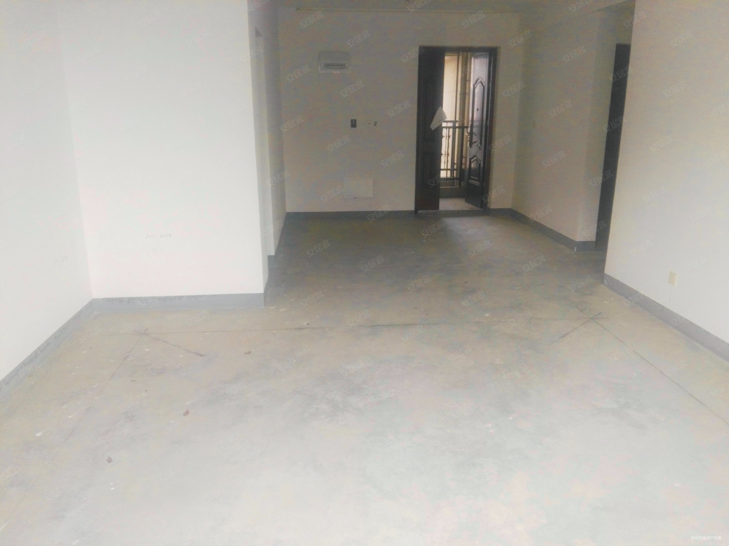 绿地太湖城4房洋房!户型位置都很好,在小区中间纯毛坯诚心出售