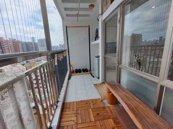 深圳南山蛇口米兰公寓带大阳台,电梯一房一厅,看房方便,随时可入住,近