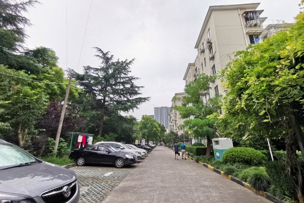 龙潭小区优点,不足,上海龙潭小区怎么样,龙潭小区周边房产中介经纪人