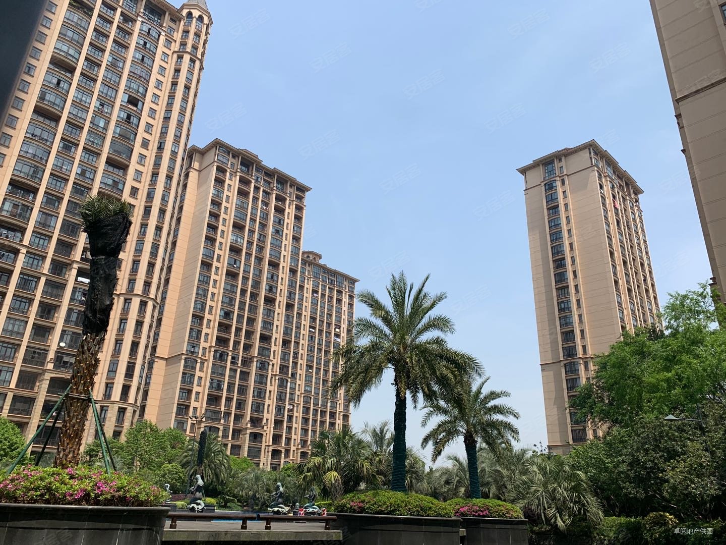 星河湾一期大平层 买回来从没住过人 现在用钱 诚意出售