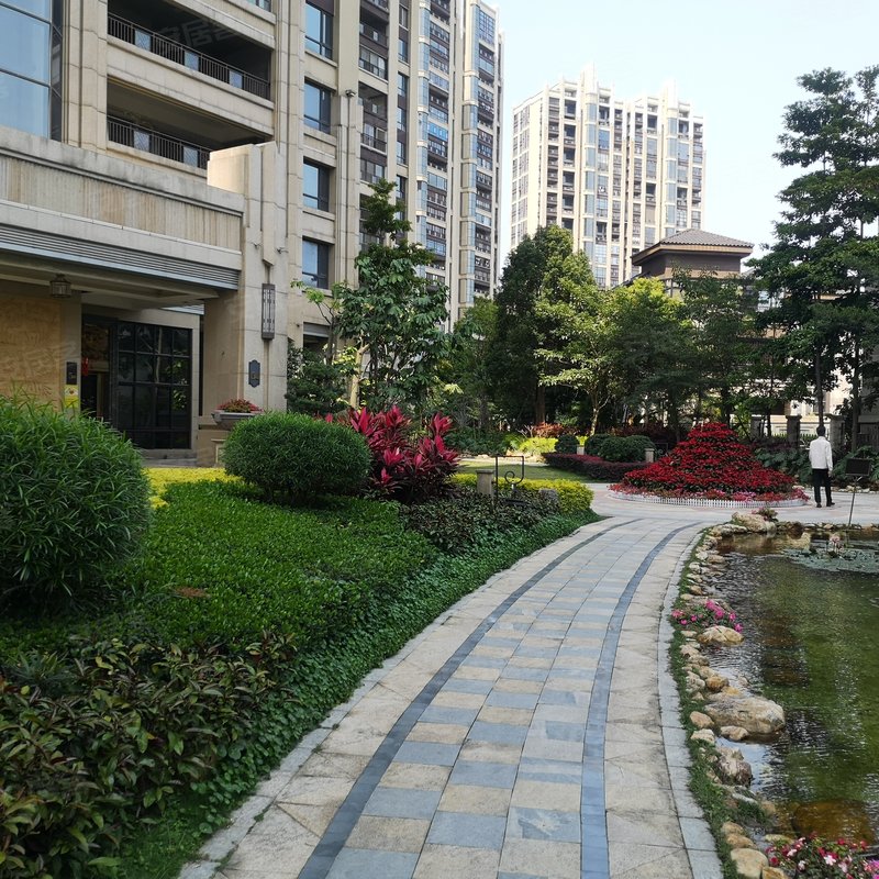 2020-03-24   :  :   汇龙湾高层电梯户型是272,282,447平方,别墅户型