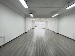 北京通州宋庄小堡艺术东区精装修工作室，宽敞明亮，随时看房。出租房源真实图片