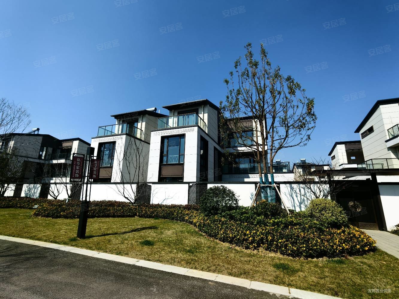 世茂九溪墅南合院150平院子5房朝南3个大车位1398万