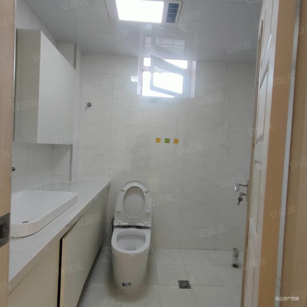 亿嘉名仕3室2厅1卫120㎡南北45万