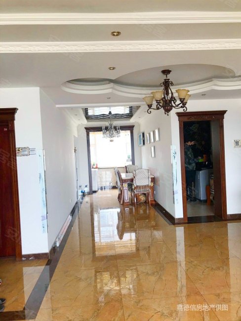 一品红城一二期长久路361号3室2厅2卫15014平