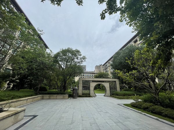 汕头龙湖东海岸龙光御海天禧(商住楼)园心南向!花园小区清点舒适!
