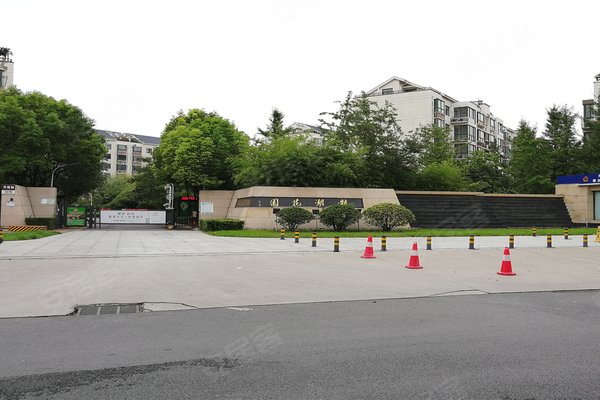 郑州二手房 龙湖花园 > 李东方解读龙湖花园小区不足