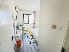 青岛李沧九水路实图实价!下楼二号线地铁口 精装修 带空调 无杂费 拎包入住出租房源真实图片