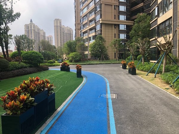 南宁兴宁三塘嘉和城依云堡精装3房,朝南,通风采光好,交通便利.