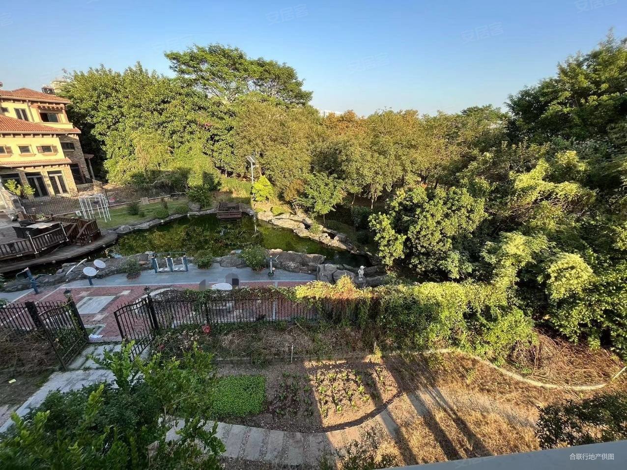 珑湖湾临湖东边端头位别墅私家大花园超一亩无缝进出金山湖公园