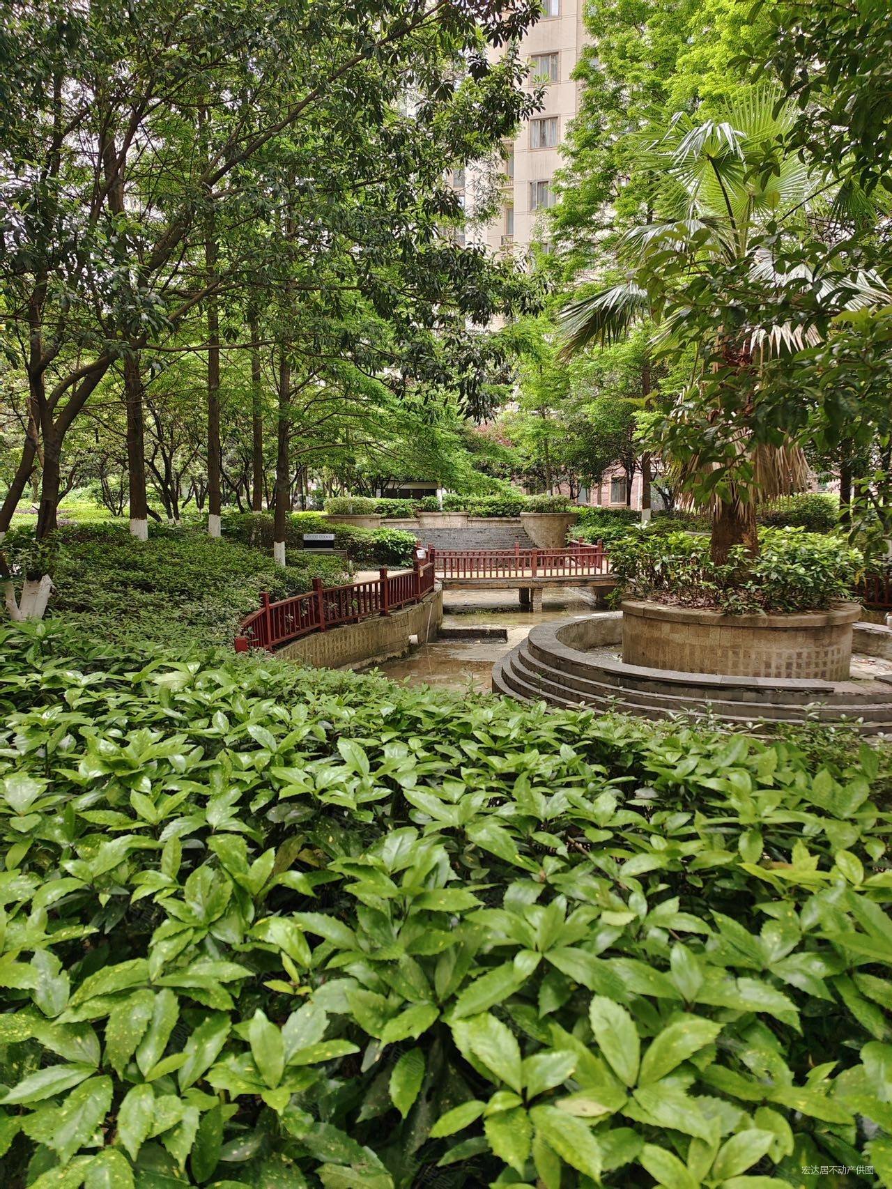 甲秀18中 带露台 高档小区 小区环境好山水黔城九组团 3室