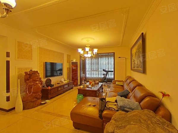 青岛市南江西路金华公寓精装套三 楼下地铁 位置好 套三出租  电梯房