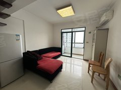 武汉蔡甸蔡甸城区凤凰路地铁口旁边 大拇指广场 小复式楼 八百一个月看房方便出租房源真实图片