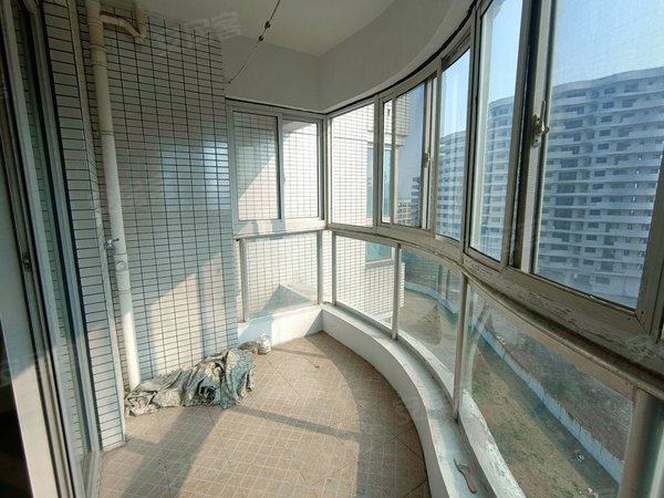 上海奉贤海湾棕榈滩海景城棕榈滩海景城90平高楼层,干净整洁租2200月