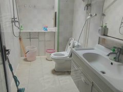 利津利津周边利津其他出租西湖春天多层6楼阁楼，3室2厅，1厨1卫，家具家电齐全。出租房源真实图片