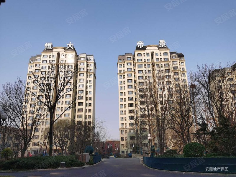 恒大帝景 三室南北通透 位置好 前边是园林水系 业主急售