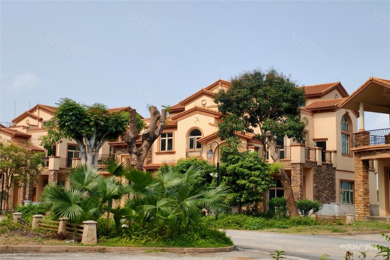 亚运城莲花山高尔夫别墅 南望高尔夫球场 与莲花山相邻 随约