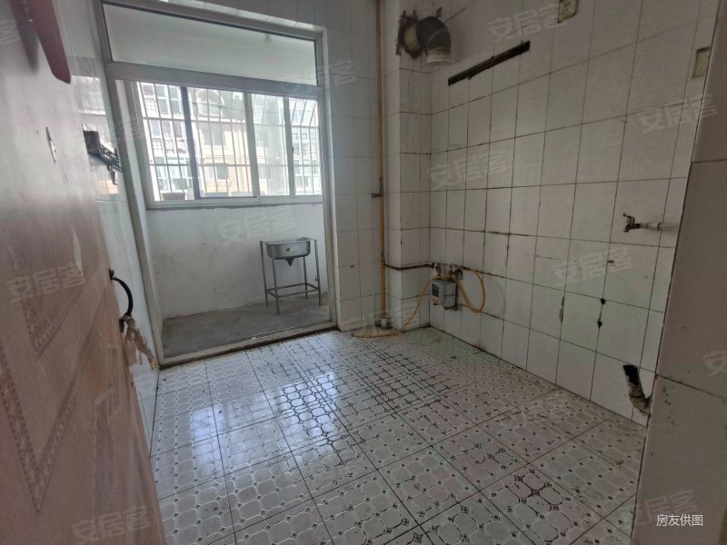 东李新苑 东李封闭小区 套二双厅 近2号地铁 有停车位好楼层