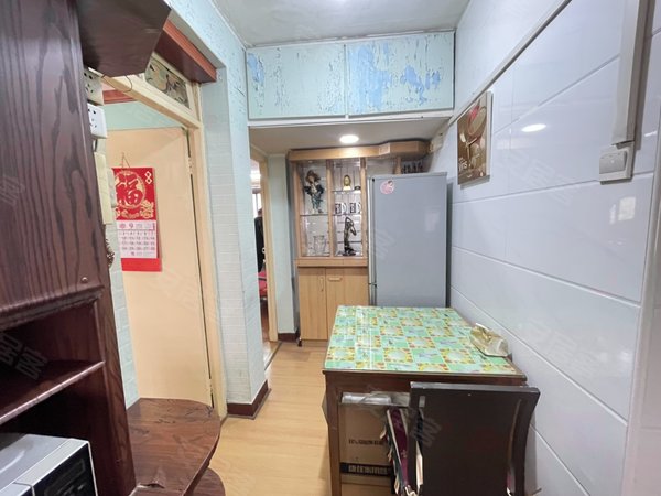 上海浦东梅园梅园三街坊可住3到4人 南北两房 房子干净整洁 近世纪