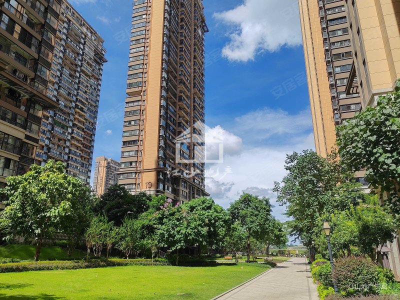 联发君澜二组团 4房2厅135万