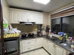 扬中扬中市区市中心景泰苑，10楼，三室两厅两卫，精装未住，出租，设施齐全出租房源真实图片