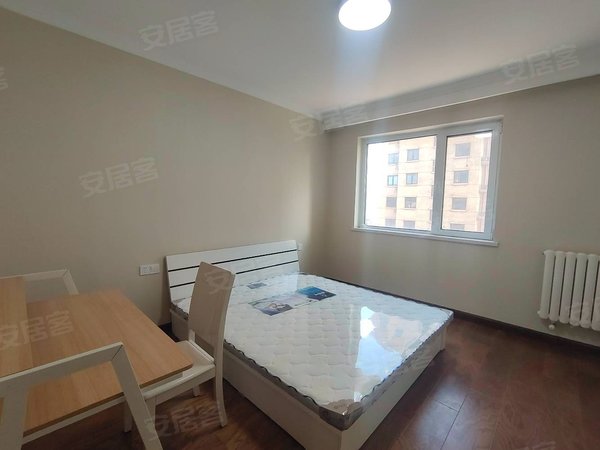 青岛黄岛薛家岛慧公馆慧公馆套二 2600长租 精装 家具家电齐全 随时看