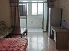 宝龙公寓42平   拎包入住 可短租 民用水电