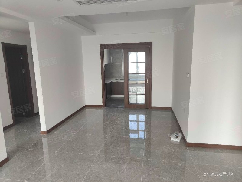 学府世家中间楼层业主诚意出售户型格局合理