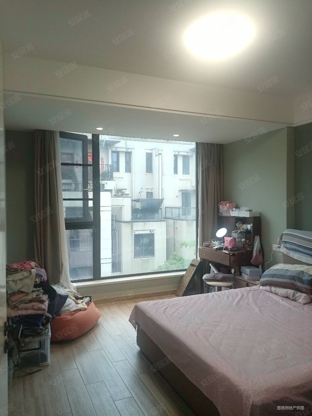 公元2040精装叠墅,因工作调动新装修的叠墅忍痛出售