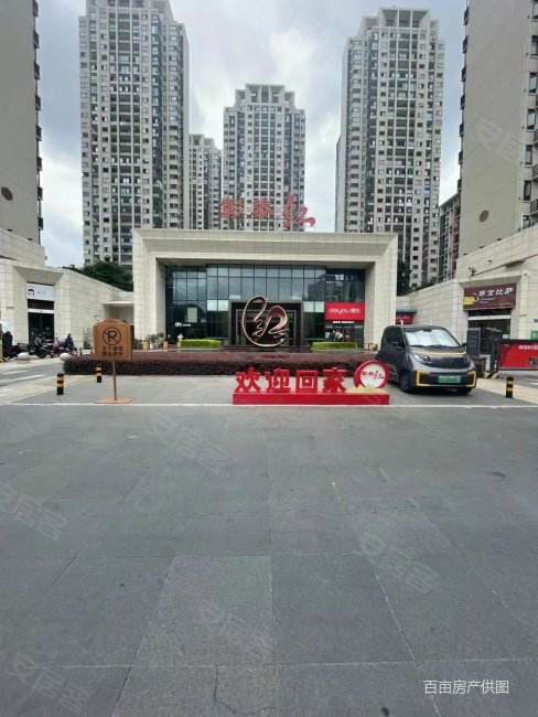 高端小区彰泰红4房正南向三面采光户型布局合理