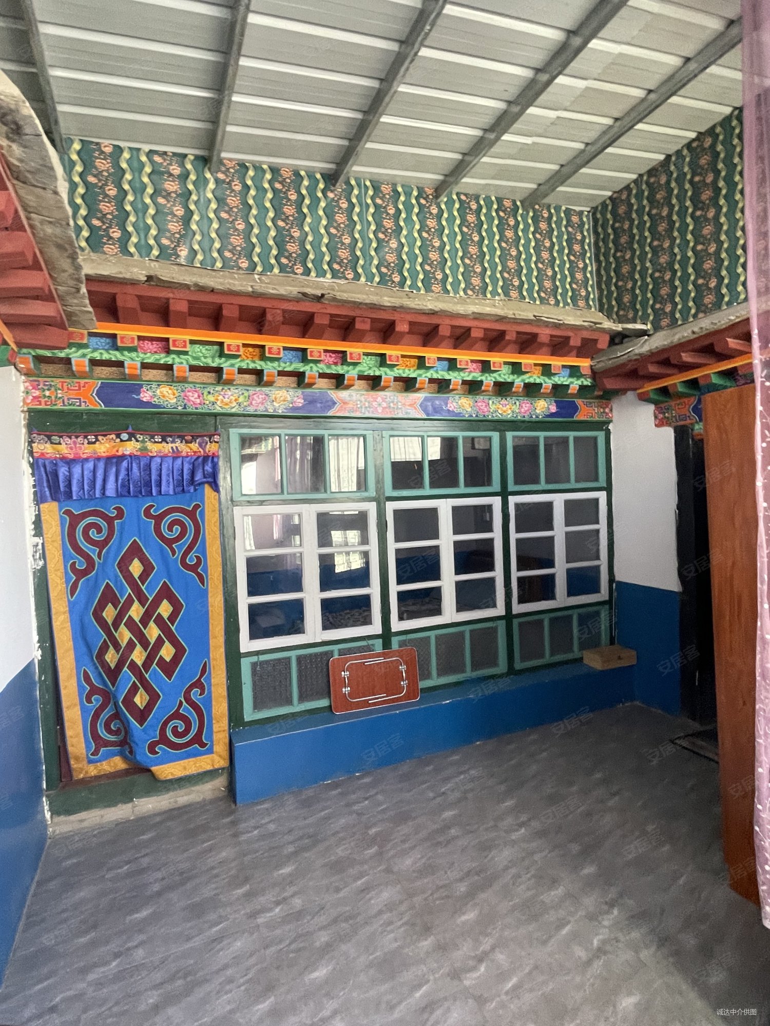 泽当社区4室1厅2卫260㎡南北135万