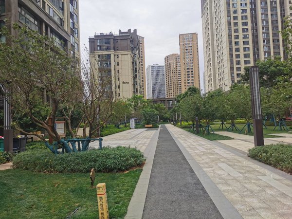 昆明官渡新螺蛳湾俊发观云海云中苑整租押一付一螺蛳湾精装修带家具