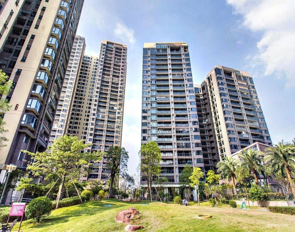 博达汇峰3室2厅2卫101.05㎡南105.8万