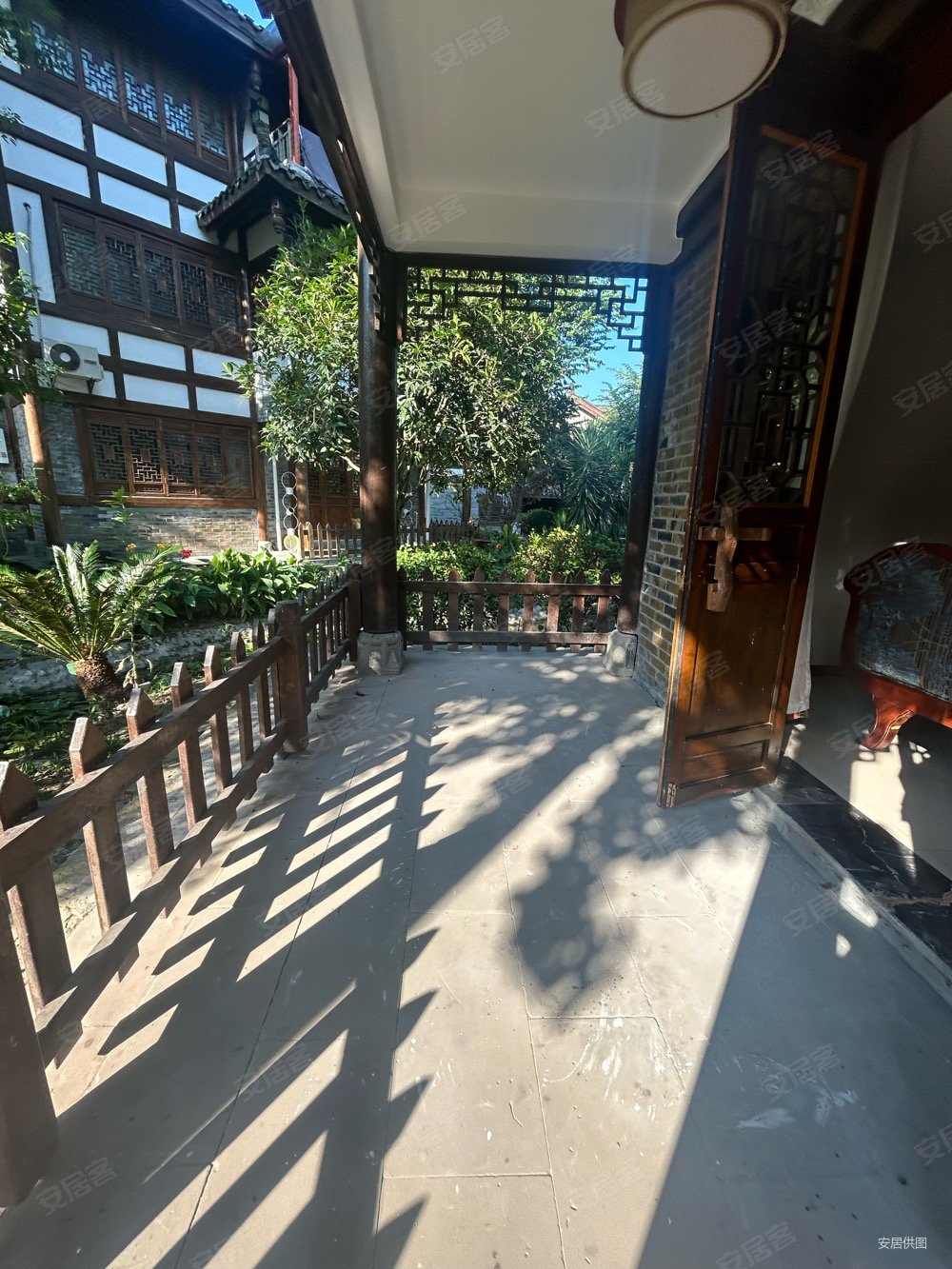 别墅古色古香,传世之作,永不过时,自带农场小院,私家车位,阆中院子