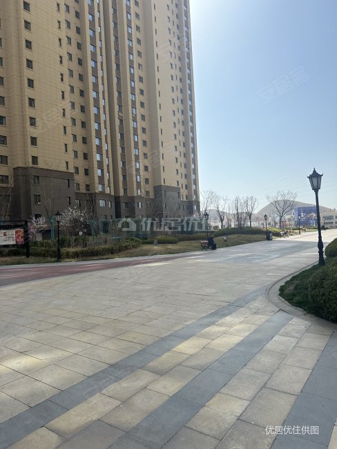 保利领秀山3居室 满两年电梯房房东急置换 诚心出售