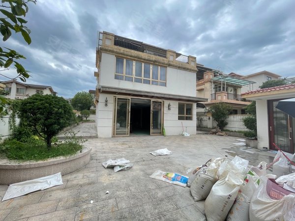 广州花都新区雅居乐雍华廷(别墅)大润发商圈独栋别墅!